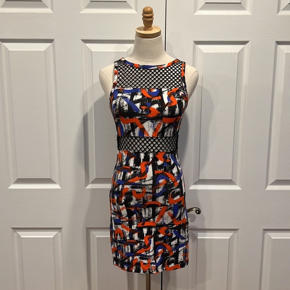Graffiti print bodycon dress - Picture 3 of 9